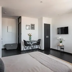  Appartement Black & White A 10 Mins A Pieds De La Gare Pour Geneve